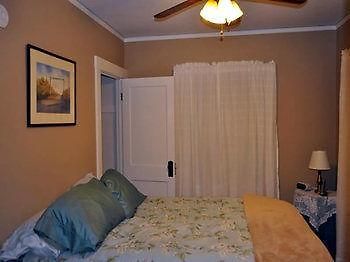 Lazy T Ranch Guest House Manhattan Exterior photo