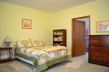 Lazy T Ranch Guest House Manhattan Exterior photo