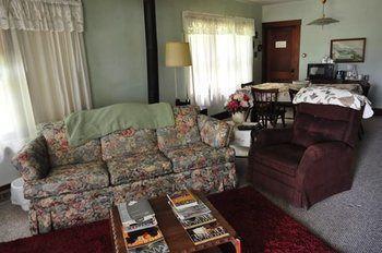 Lazy T Ranch Guest House Manhattan Exterior photo