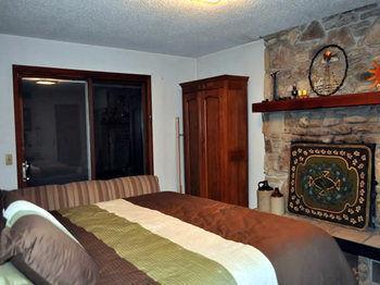 Lazy T Ranch Guest House Manhattan Exterior photo